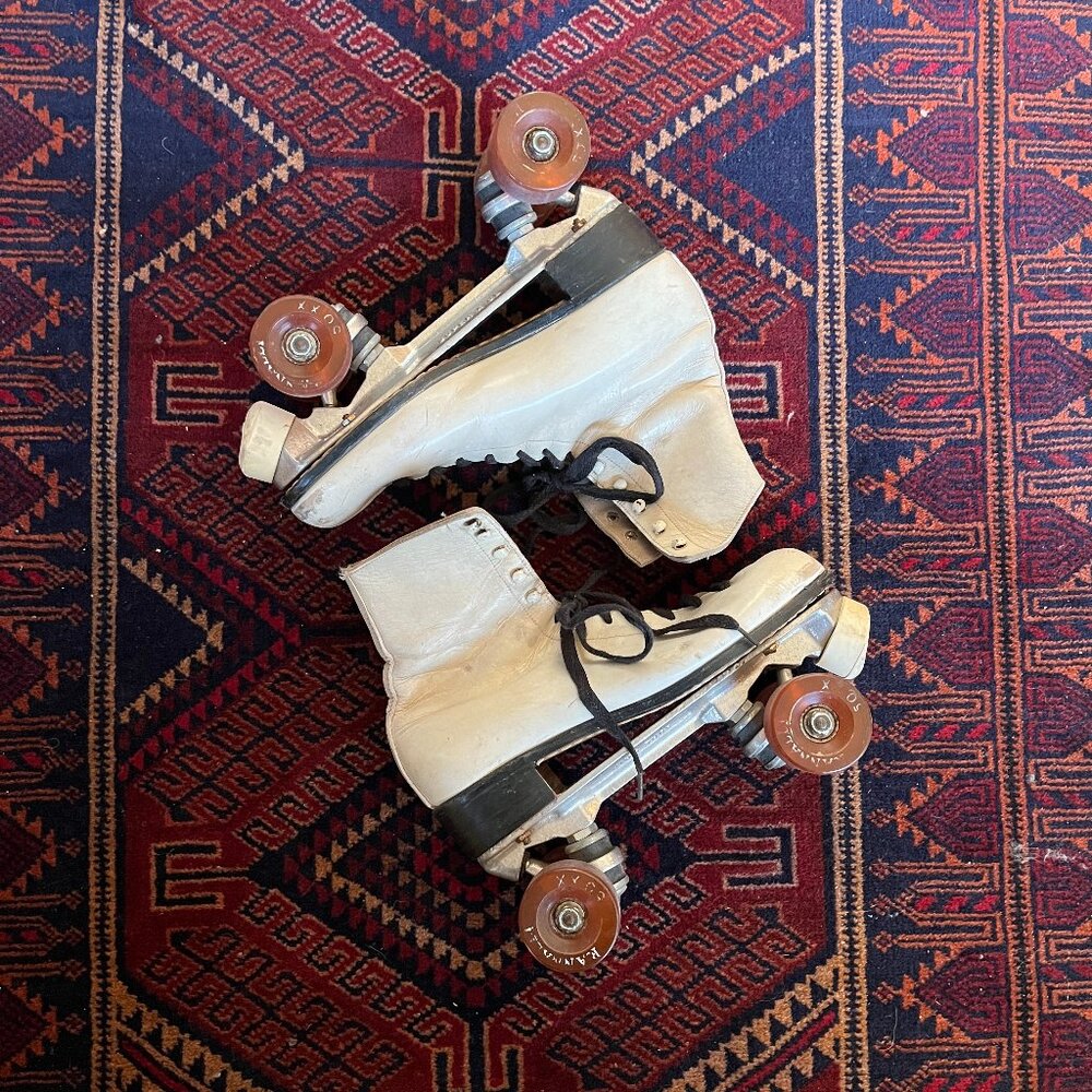 VINTAGE Women's White Leather Roller Skates - Size 9 - Picture 3 of 8